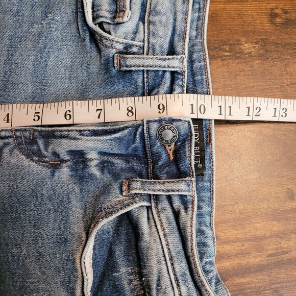 Judy Blue Jeans Shorts Size S Mid Rise Ripped Raw Hem Medium Light Wash Stretch - Picture 8 of 11